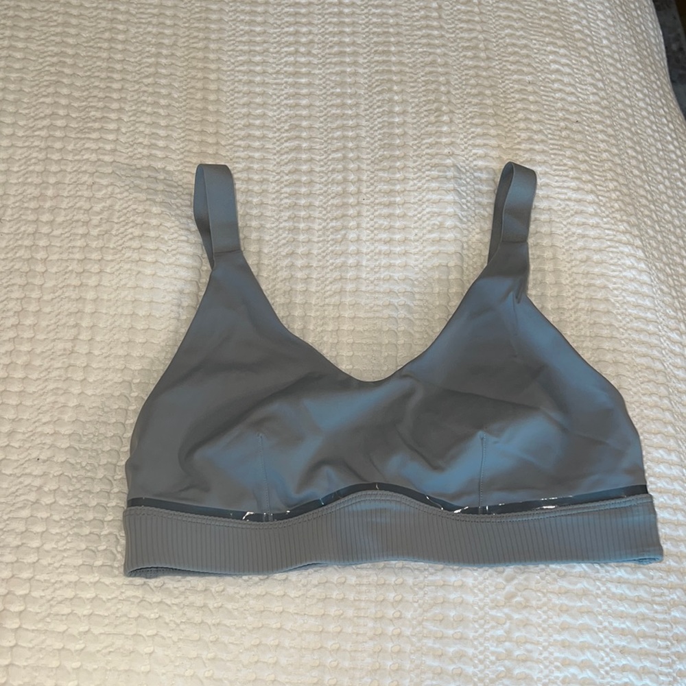 Lululemon sports bra size 8